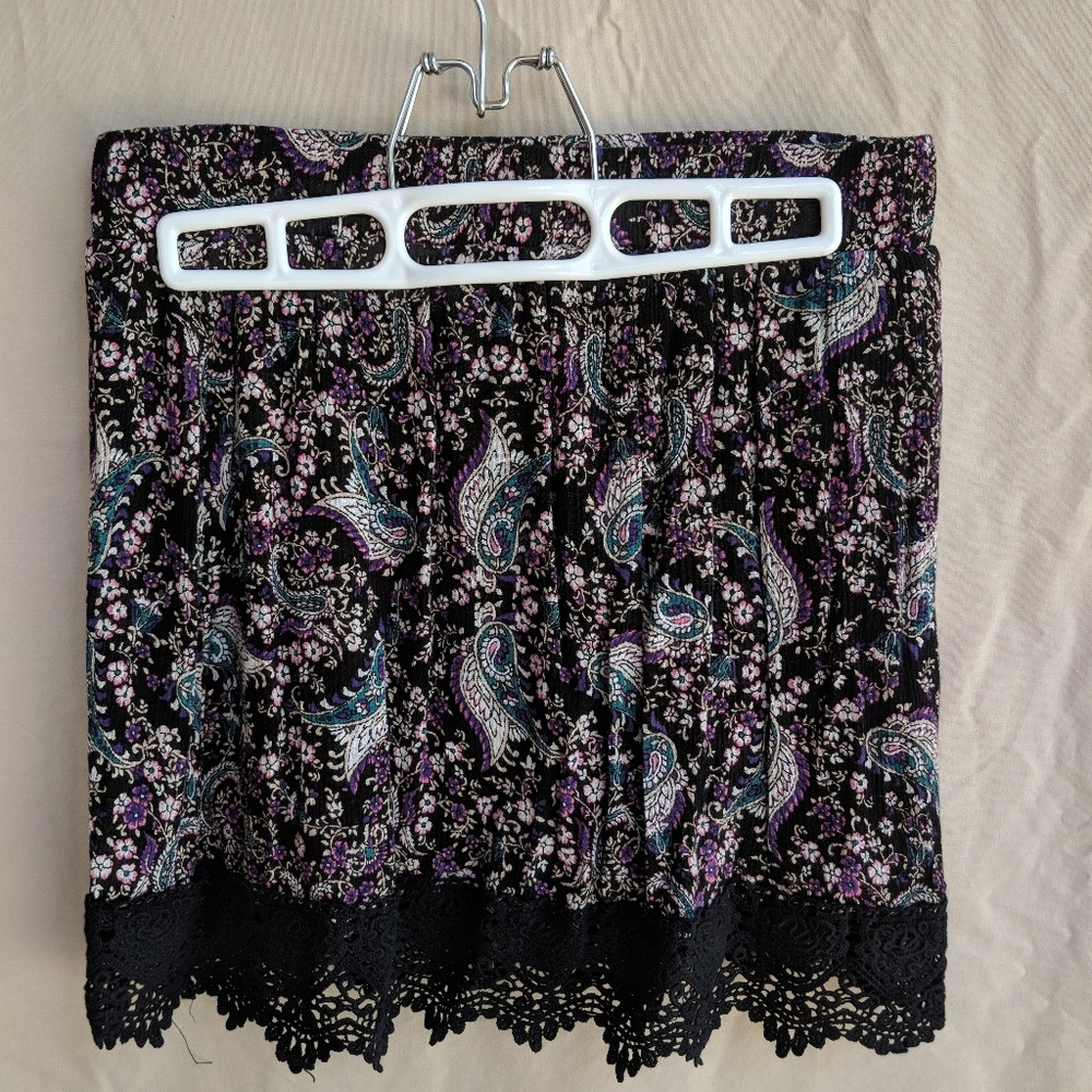 Skirt with lace details